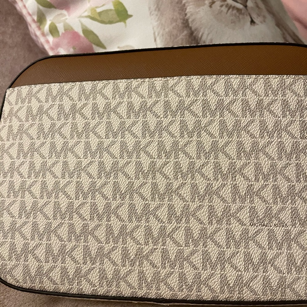 Michael Kors jet set crossbody with chain NWT - Picture 2 of 5